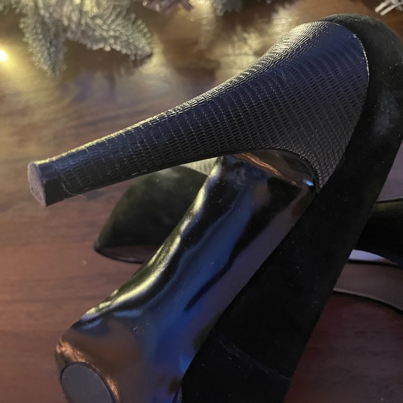 Nine West Rocha Suede Snake Embossed Platform Heels. Sz. 9 - Picture 9 of 9